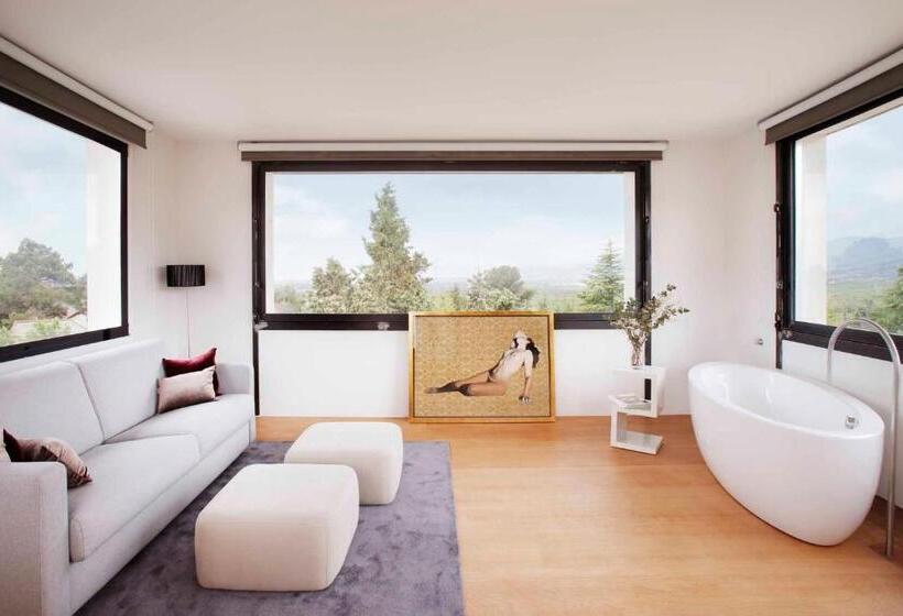 سوییت سوپریور, Box Art Hotel   La Torre
