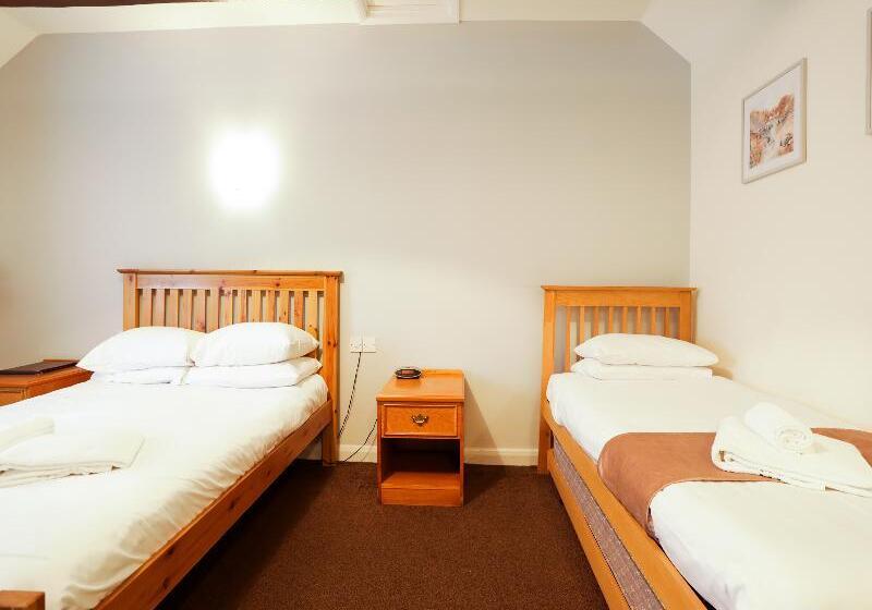 اتاق استاندارد چهار تخته, Elm Farm Country House