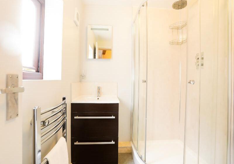اتاق استاندارد چهار تخته, Elm Farm Country House