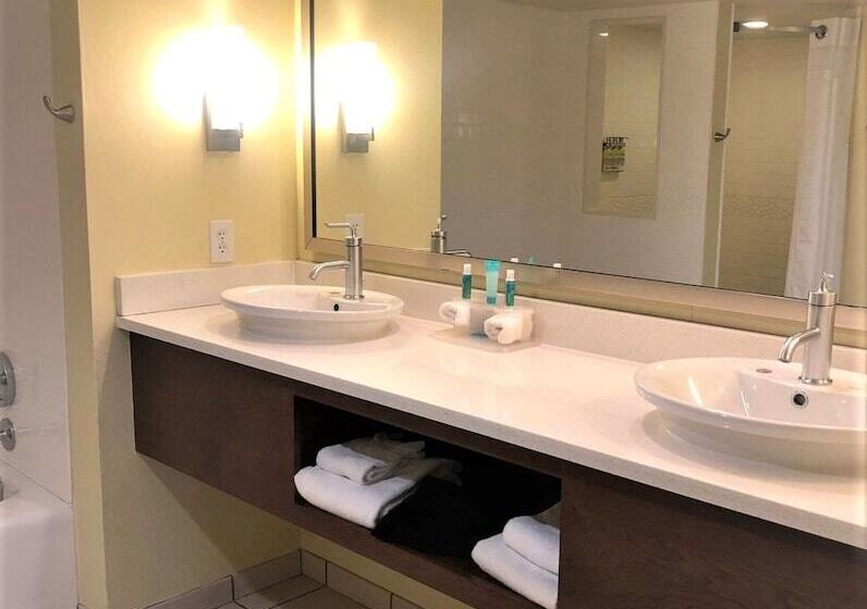 اتاق استاندارد, Holiday Inn Express Indianapolis  Fishers, An Ihg