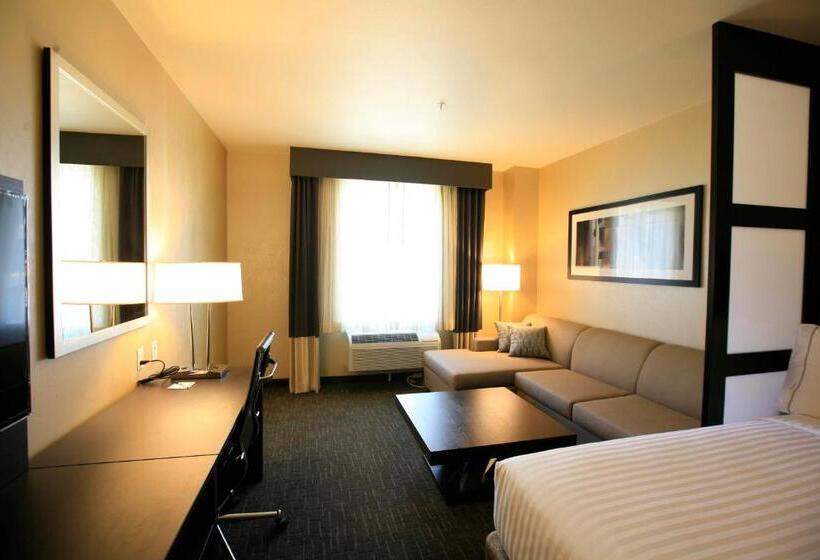 Suite Adapted for people with reduced mobility, Holiday Inn Express & Suites Anaheim Resort Area