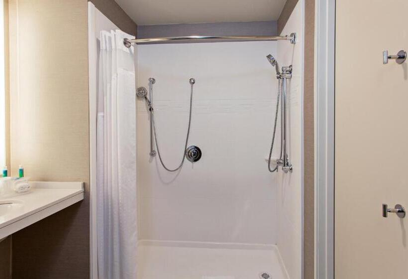 Suite Adapted for people with reduced mobility, Holiday Inn Express & Suites Anaheim Resort Area