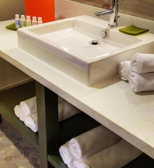 اتاق استاندارد با چشم‌انداز, Indigo Traverse City, An Ihg