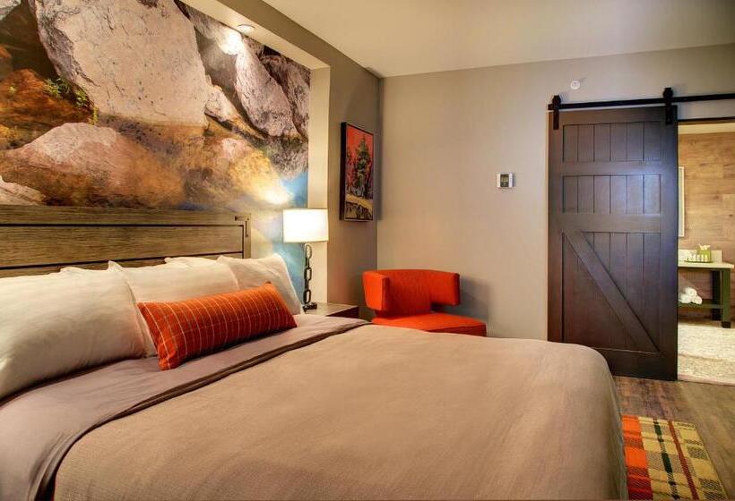 اتاق استاندارد با تخت بزرگ برای معلولان, Indigo Traverse City, An Ihg