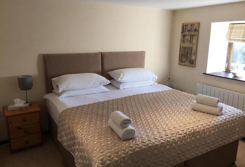 اتاق استاندارد, The Tollgate Inn