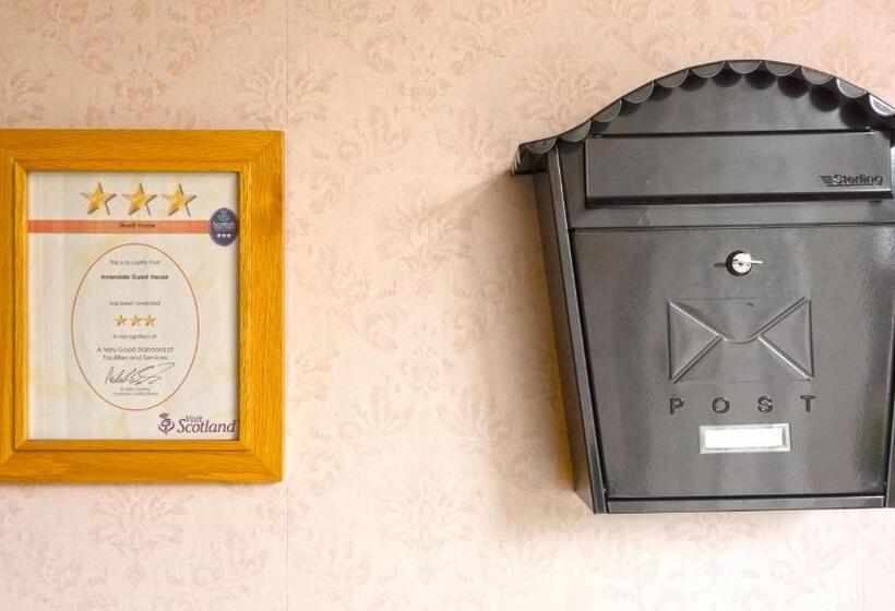 اتاق خانوادگی, Arrandale Guest House