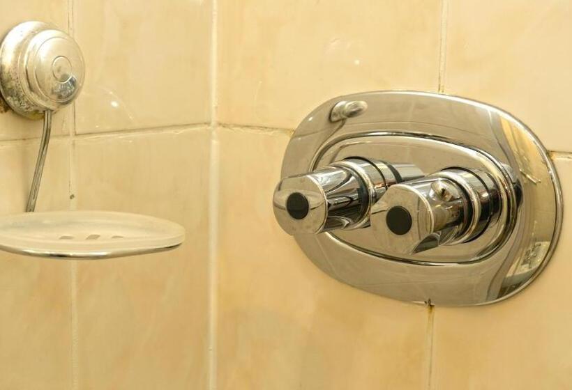 اتاق خانوادگی پایه, Arrandale Guest House