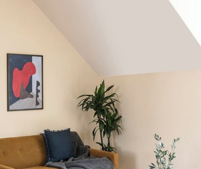 آپارتمان 2 خوابه, Saco Bristol  West India House