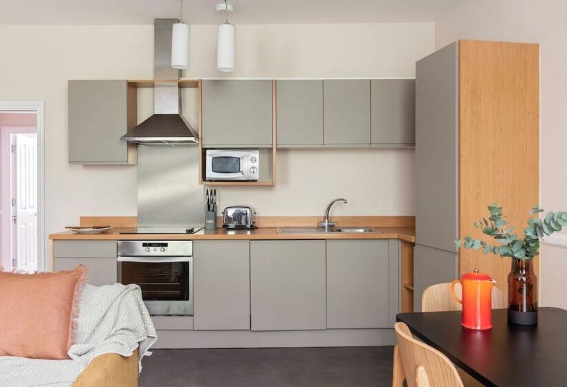 آپارتمان سوپریور 1 خوابه, Saco Bristol  West India House