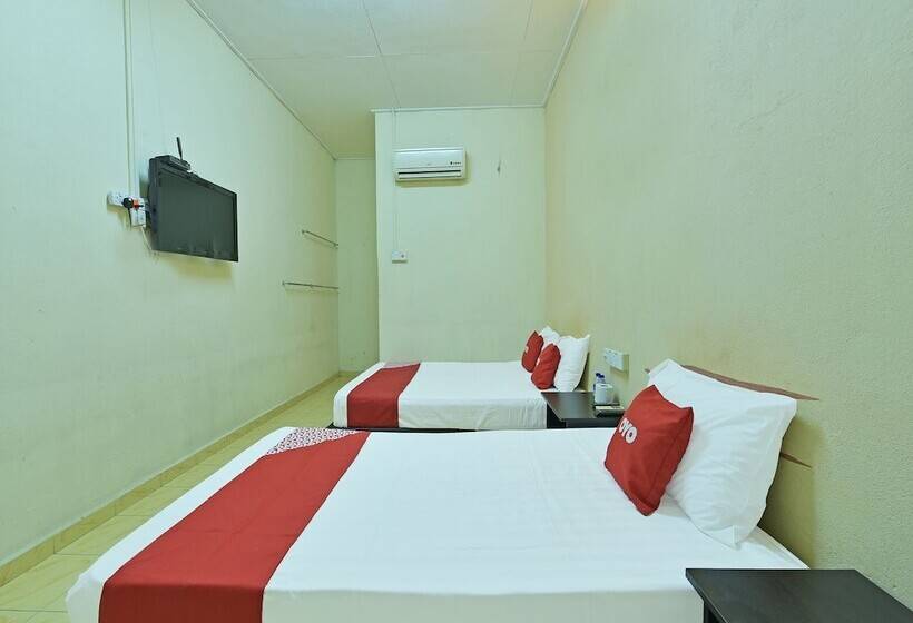 اتاق لوکس سه تخته, Oyo 90702 Empire Inn 1