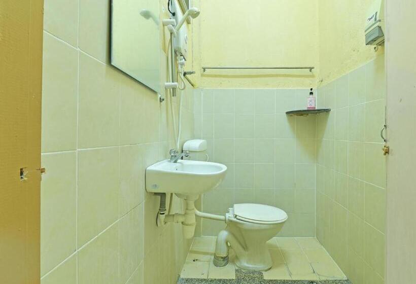 اتاق لوکس سه تخته, Oyo 90702 Empire Inn 1