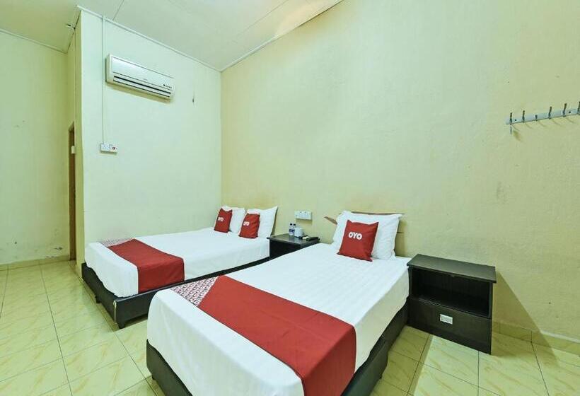 اتاق لوکس سه تخته, Oyo 90702 Empire Inn 1