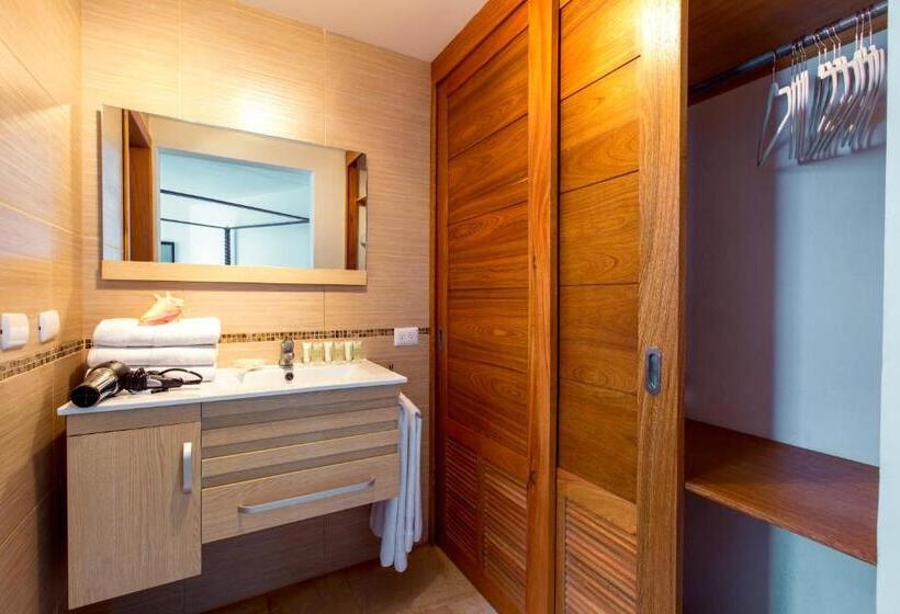Deluxe Suite Sea View, Aventura Village Los Corales Beach And Spa