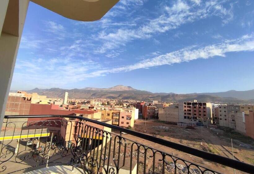 اتاق استاندارد سه نفره, La Coline