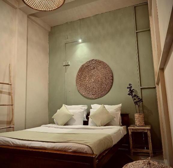 Standard room with outdoor bath, Sugar Hostel Weligama   Coliving & Coworking