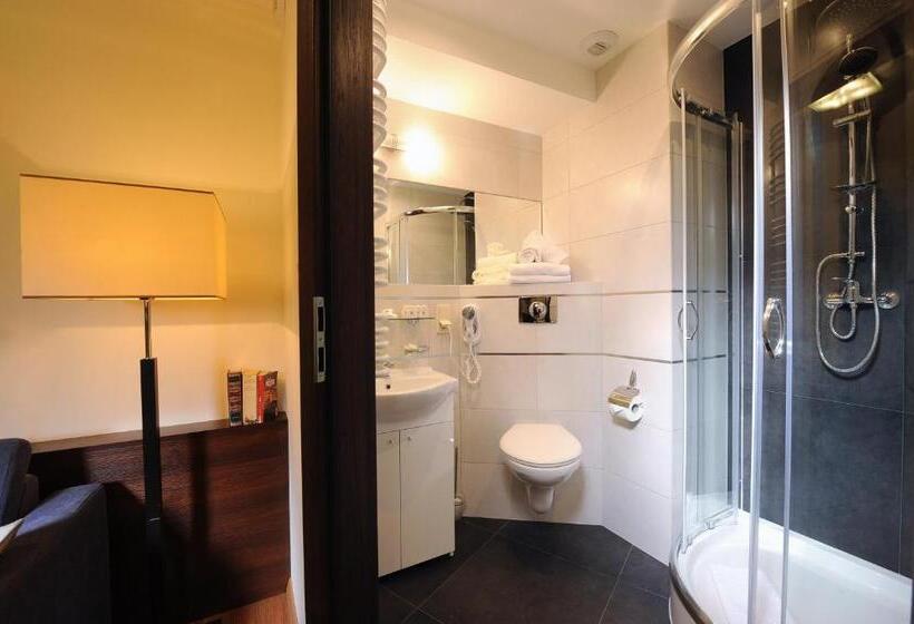 اتاق استاندارد سه نفره, Armon Residence