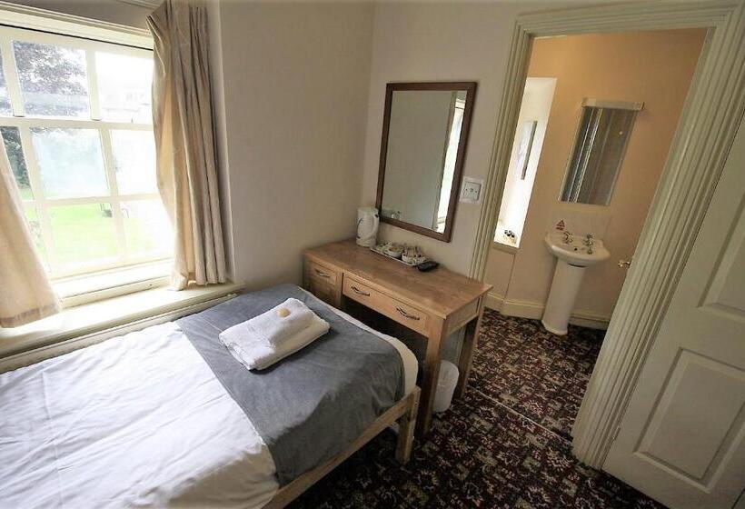 Standard Quadruple Room, The Kings Arms Chipping Norton