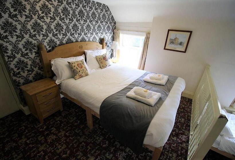 Standard Quadruple Room, The Kings Arms Chipping Norton