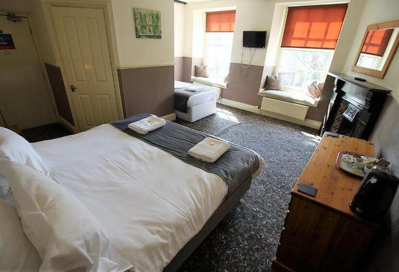 Standard Triple Room, The Kings Arms Chipping Norton