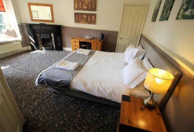 Standard Triple Room, The Kings Arms Chipping Norton