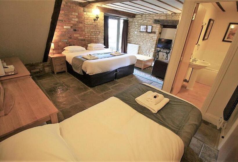 Deluxe Triple Room, The Kings Arms Chipping Norton