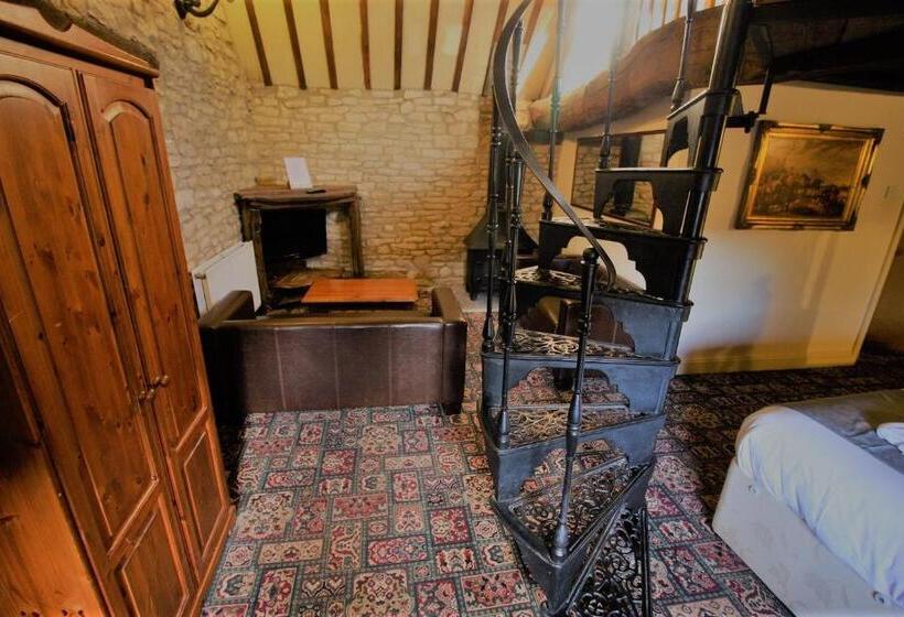 اتاق استاندارد چهار تخته, The Kings Arms
