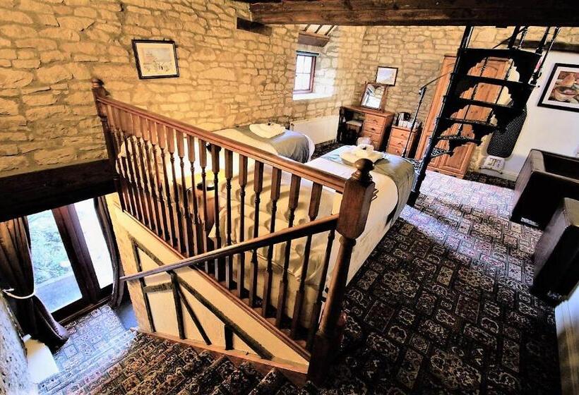 اتاق استاندارد چهار تخته, The Kings Arms Chipping Norton