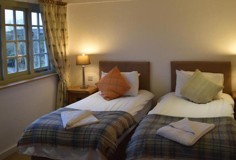 اتاق لوکس, Three Horseshoes Country Inn