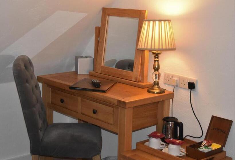 اتاق خانوادگی, Three Horseshoes Country Inn