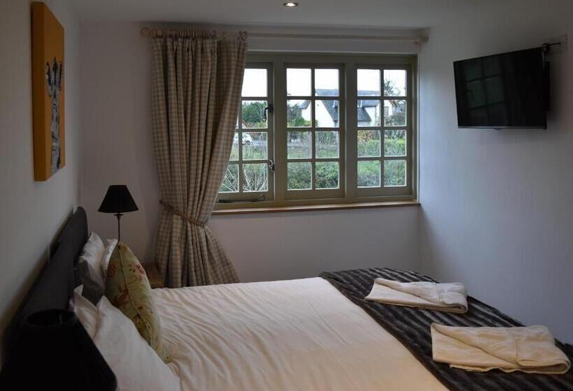 اتاق سوپریور خانوادگی, Three Horseshoes Country Inn