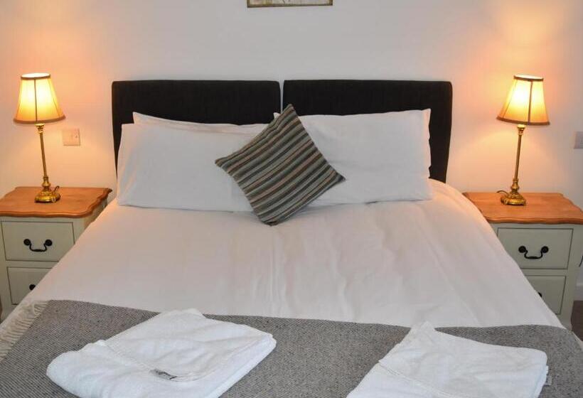 اتاق لوکس خانوادگی, Three Horseshoes Country Inn