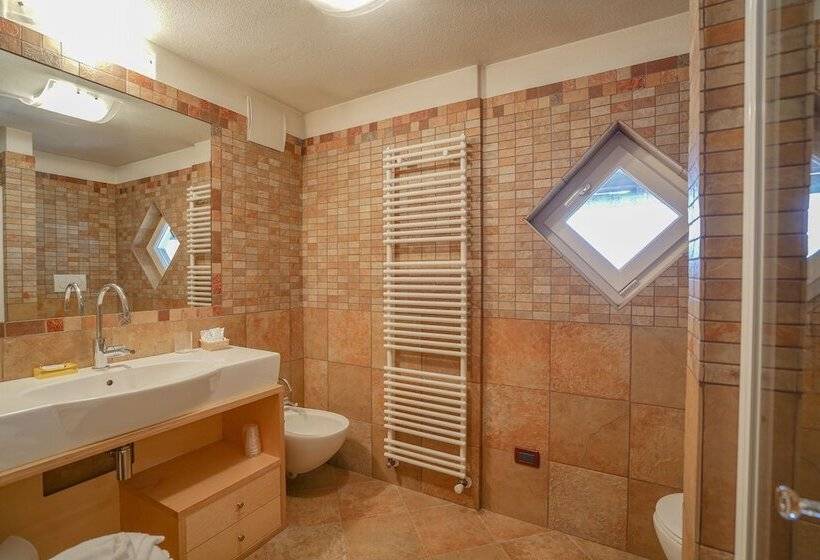 اتاق کلاسیک چهارنفره, Gh Hotel Monzoni