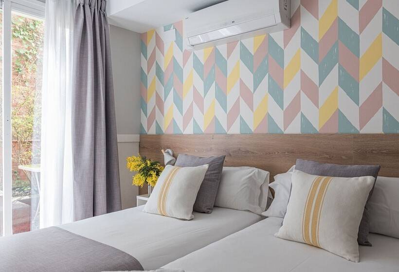 اتاق استاندارد سه نفره, Bypillow House