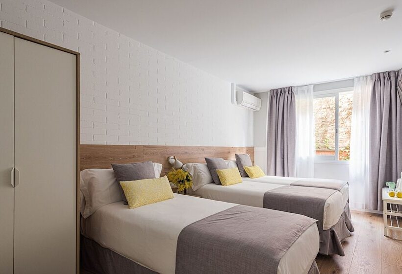 اتاق استاندارد سه نفره, Bypillow House