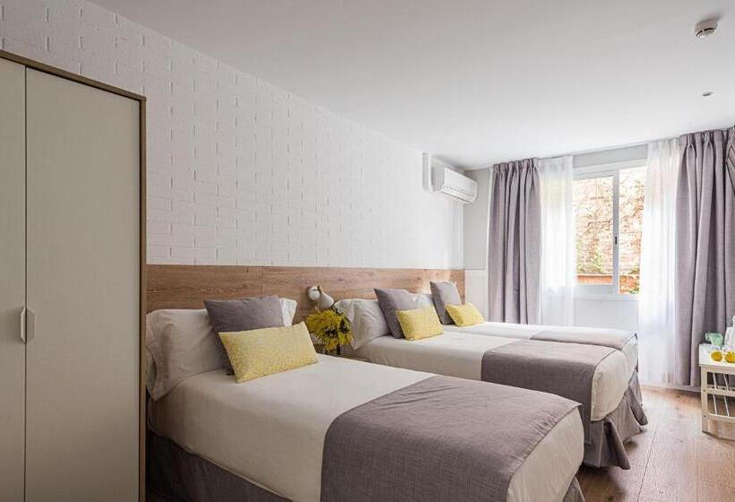 اتاق استاندارد سه نفره, Bypillow House