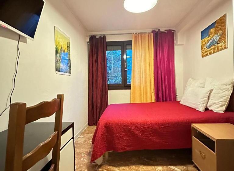 اتاق استاندارد یک نفره, Paris Star