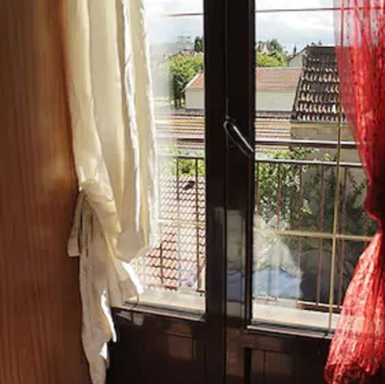 اتاق استاندارد یک نفره, Paris Star