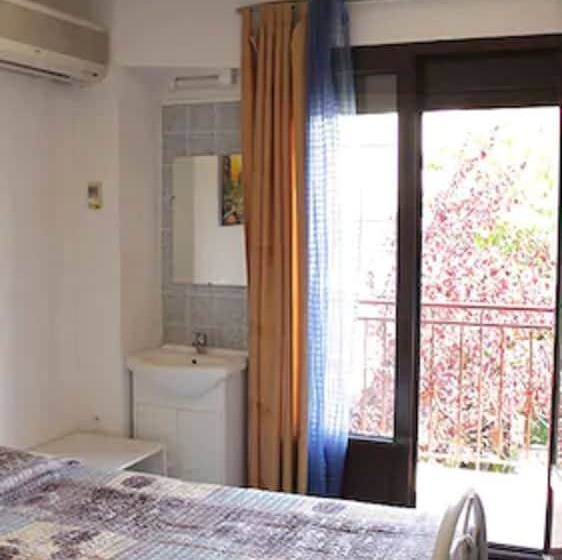 اتاق استاندارد یک نفره, Paris Star