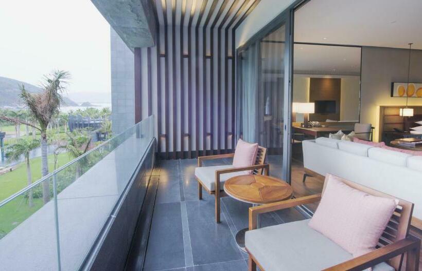 اتاق لوکس با تخت بزرگ, Park Hyatt Sanya Sunny Bay Resort