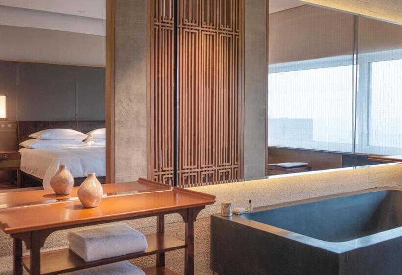 سوئیت با تخت بزرگ, Park Hyatt Sanya Sunny Bay Resort