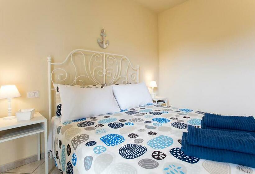 اتاق استاندارد با بالکن, White Coral Bedrooms Self Check In