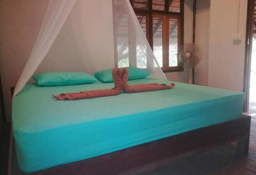 اتاق استاندارد با چشم‌انداز باغ, Cashew Nut Bungalow, Ko Mook