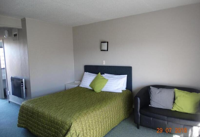 استودیوی استاندارد, Ambassador Motel