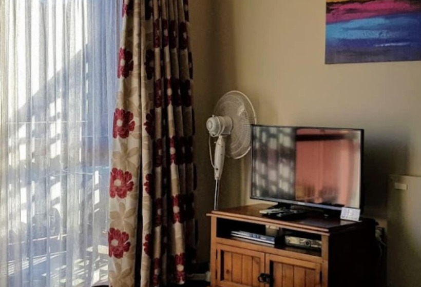 استودیوی استاندارد, Aspen Lodge Motel