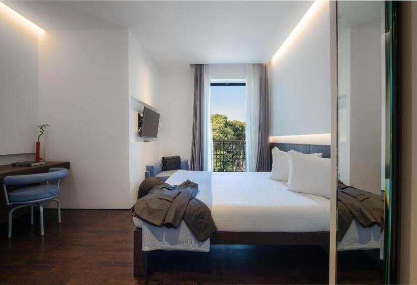 سوییت اجرایی, Domotel Kastri