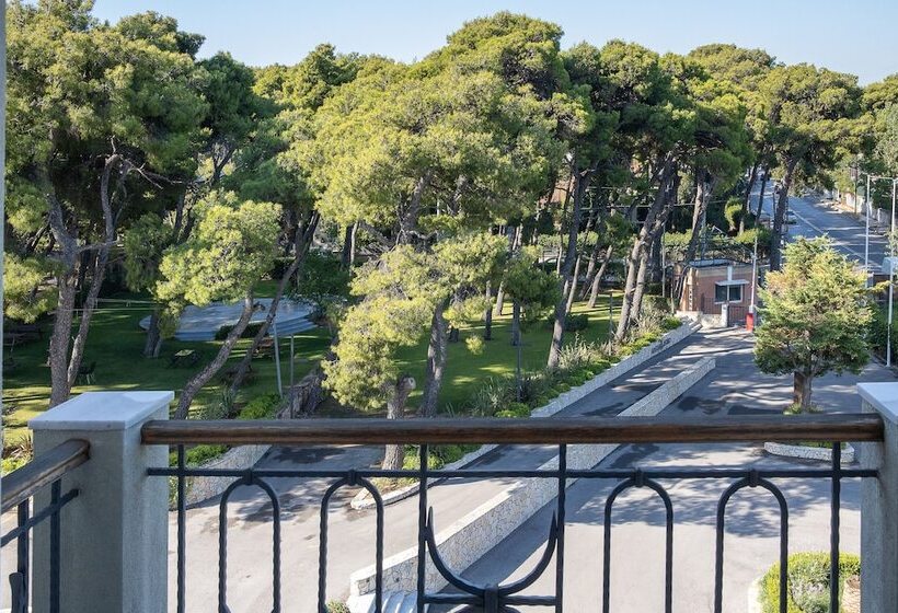 سوییت خانوادگی, Domotel Kastri