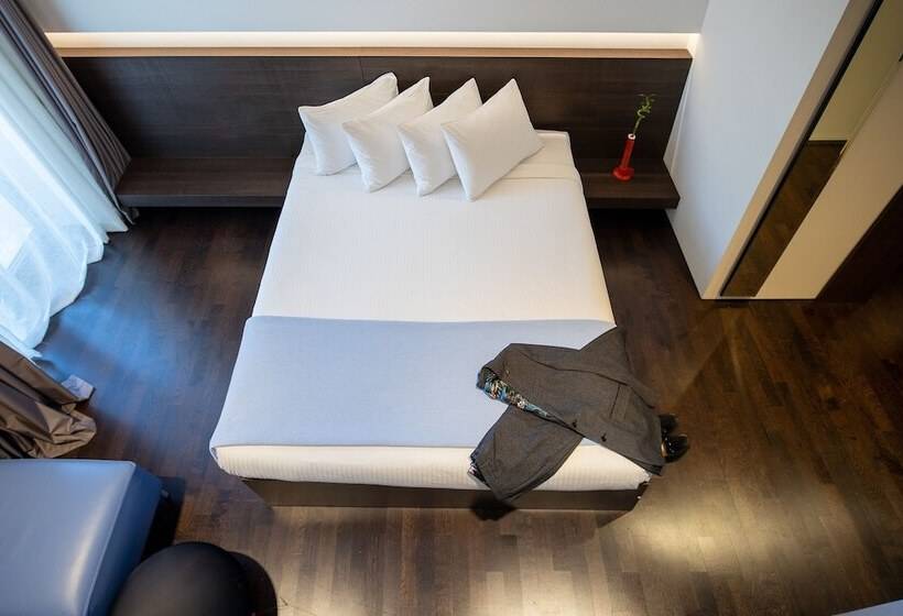 سوییت اجرایی, Domotel Kastri