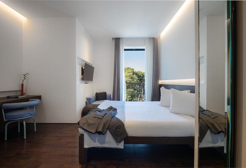 سوییت اجرایی, Domotel Kastri
