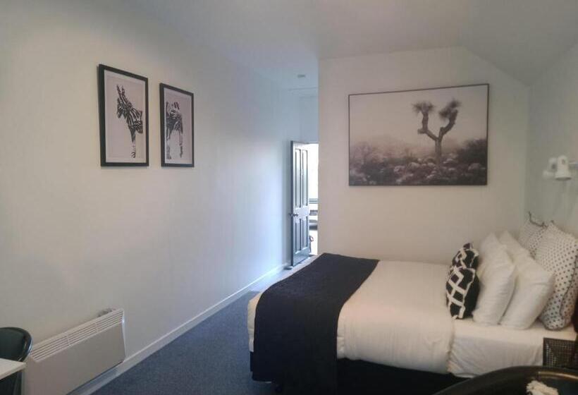 استودیوی استاندارد, Four Peaks Motel