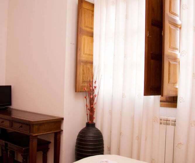 اتاق استاندارد یک نفره, Astur Regal
